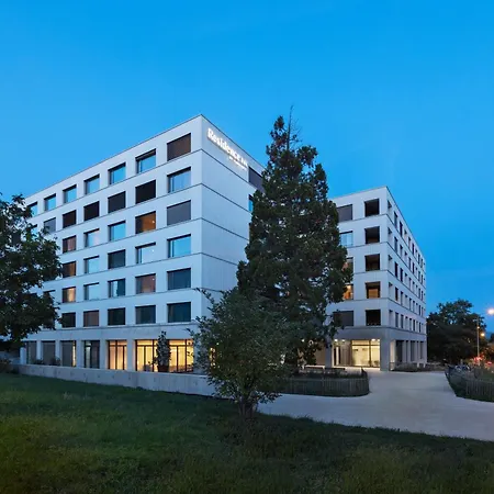 호텔 By Marriott Nations 4*