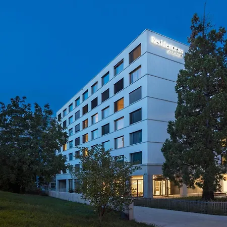 호텔 By Marriott Nations