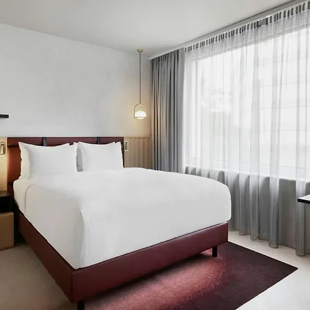 호텔 By Marriott Nations 4*